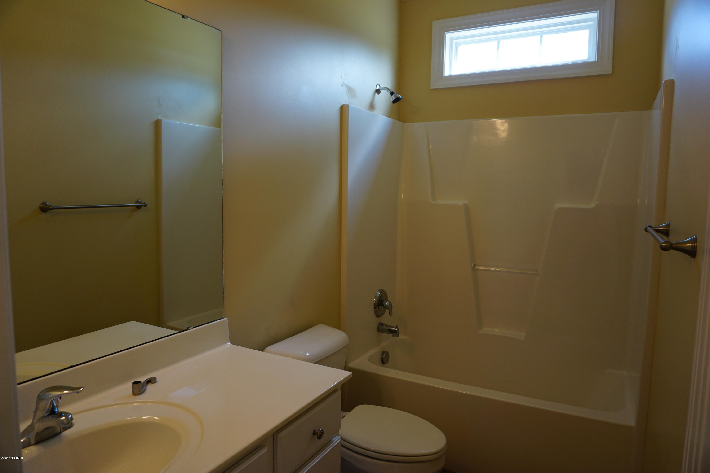 683 Crump Farm Road New Bern, NC 28562 - Photo 26 of 40 Guest Bath