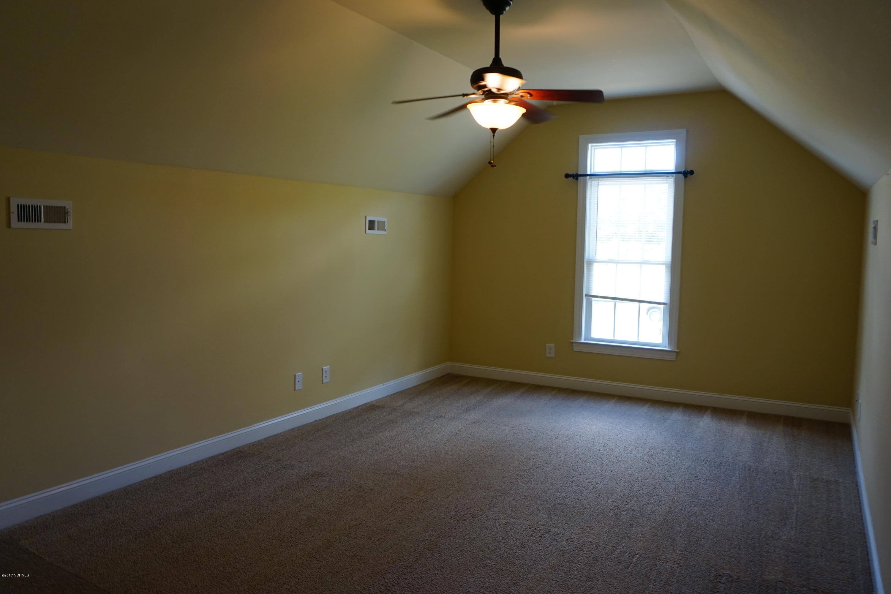 683 Crump Farm Road New Bern, NC 28562 - Photo 29 of 40 Family room over garage
