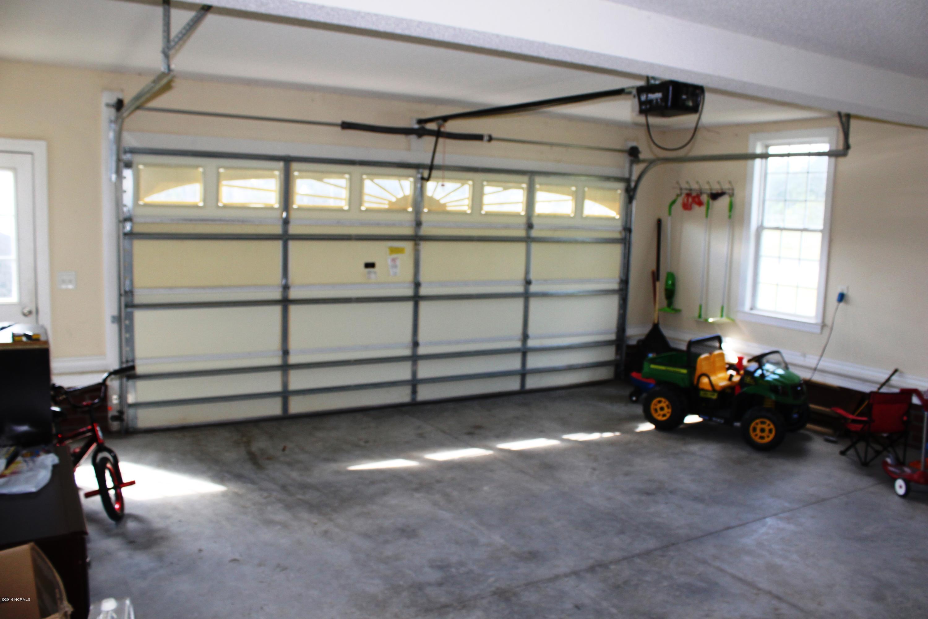 683 Crump Farm Road New Bern, NC 28562 - Photo 34 of 40 2 Car Garage