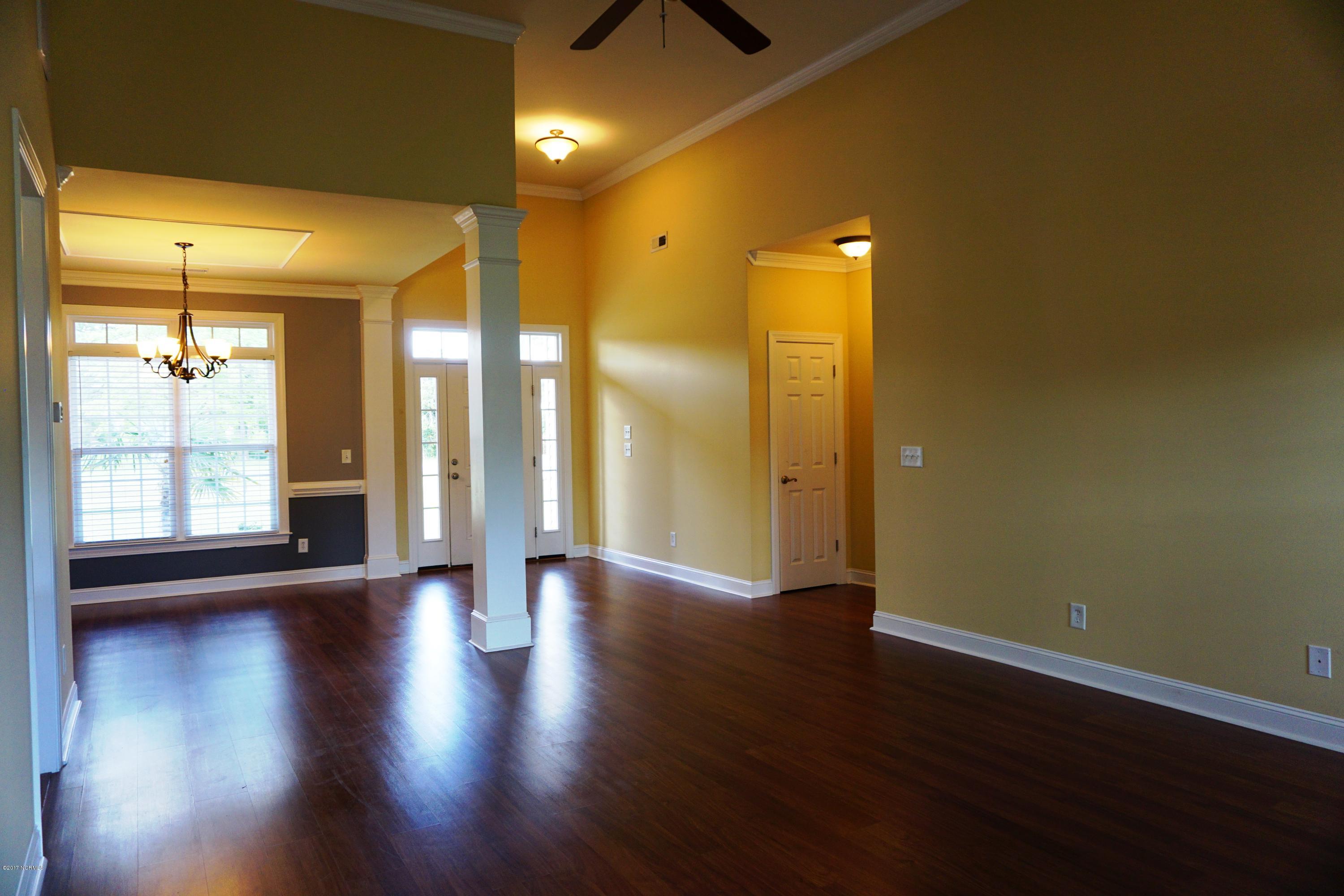 683 Crump Farm Road New Bern, NC 28562 - Photo 7 of 40 Dining and Foyer