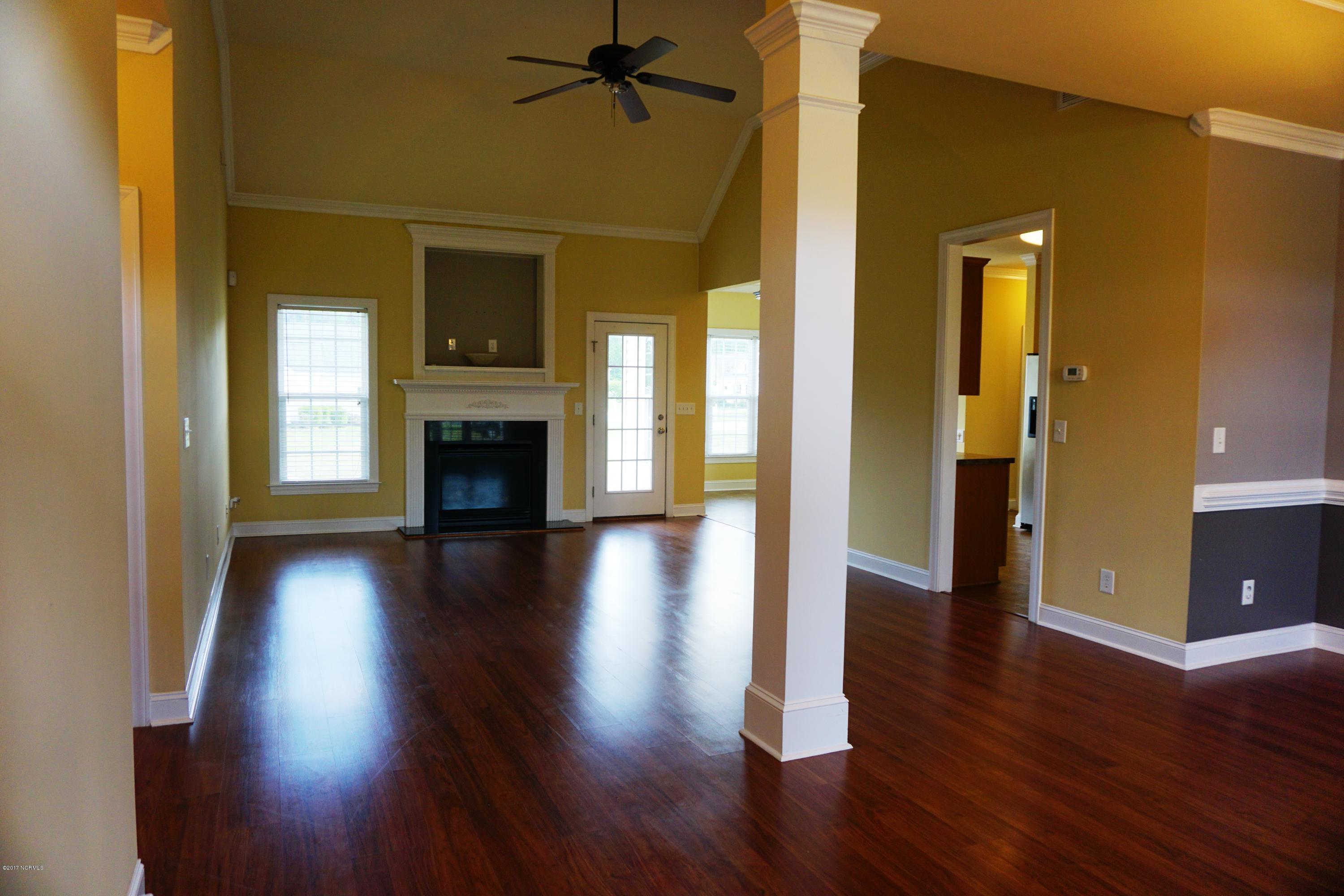 683 Crump Farm Road New Bern, NC 28562 - Photo 9 of 40 Living room with fireplace