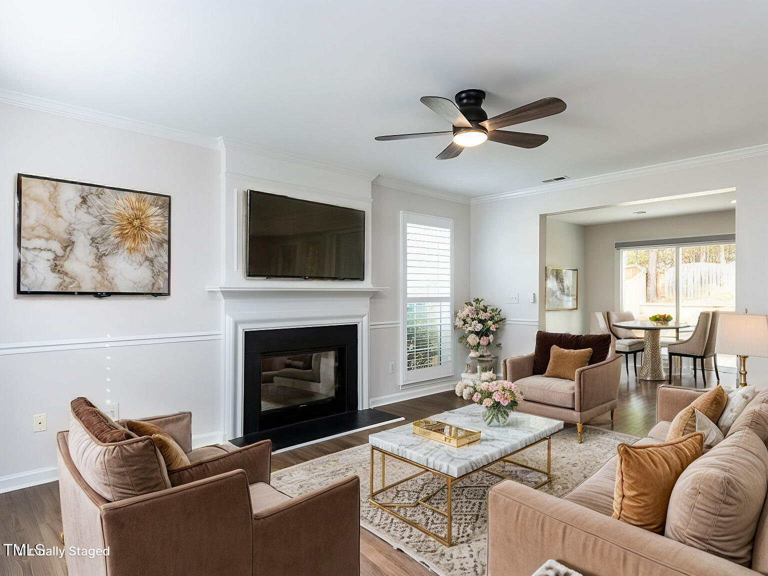 9113 Erinsbrook Drive Raleigh, NC 27617 - Photo 4 of 31 Virtual Staging AI - Living-Room-Erinsbr