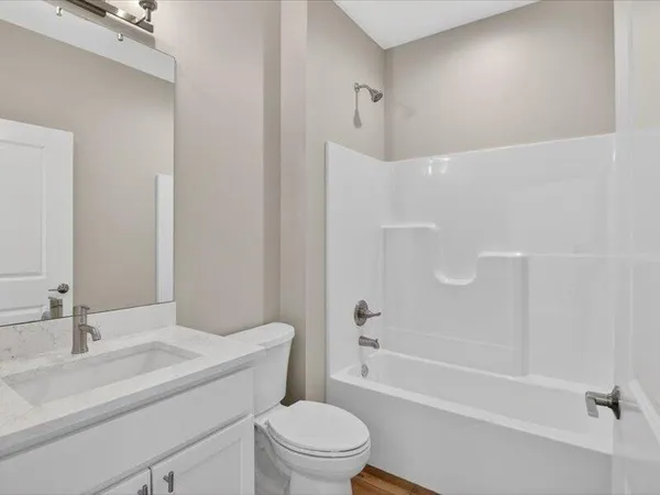 $695,500 | 1132 Lochaven Circle, Hillsdale, MI 49242