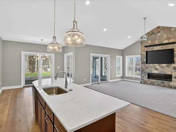 $695,500 | 1132 Lochaven Circle, Hillsdale, MI 49242