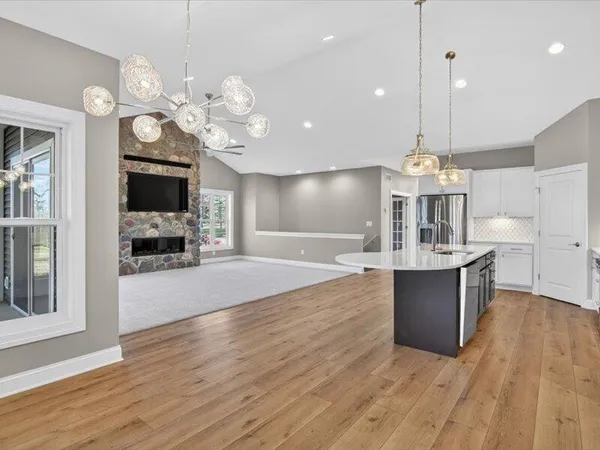 $695,500 | 1132 Lochaven Circle, Hillsdale, MI 49242