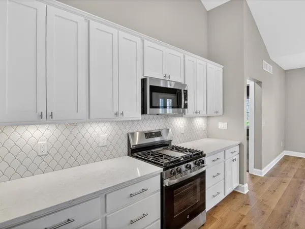 $695,500 | 1132 Lochaven Circle, Hillsdale, MI 49242