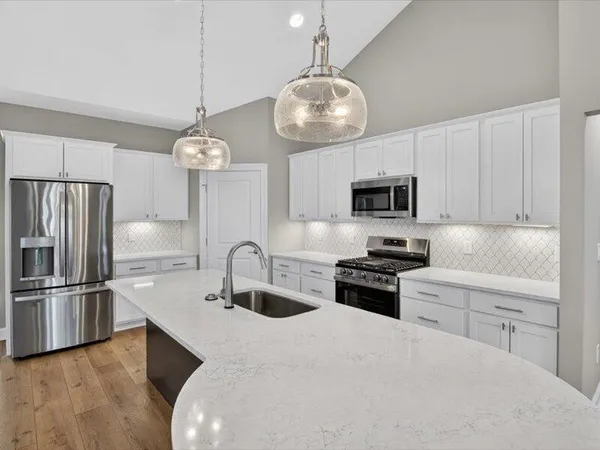 $695,500 | 1132 Lochaven Circle, Hillsdale, MI 49242