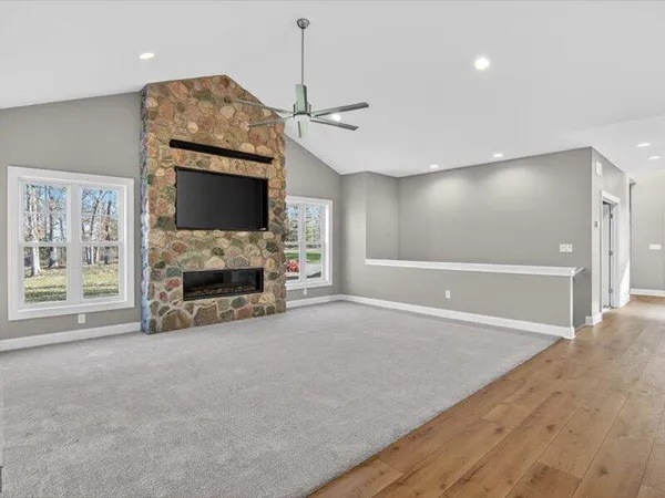 $695,500 | 1132 Lochaven Circle, Hillsdale, MI 49242