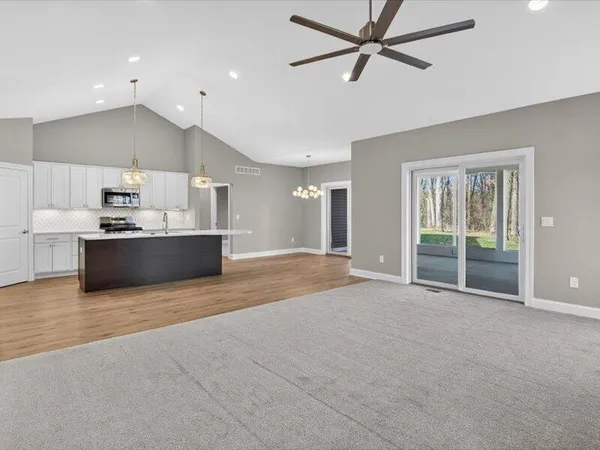 $695,500 | 1132 Lochaven Circle, Hillsdale, MI 49242