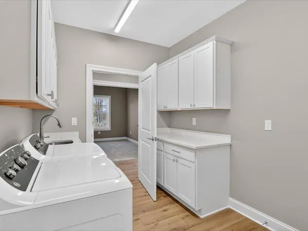 $695,500 | 1132 Lochaven Circle, Hillsdale, MI 49242