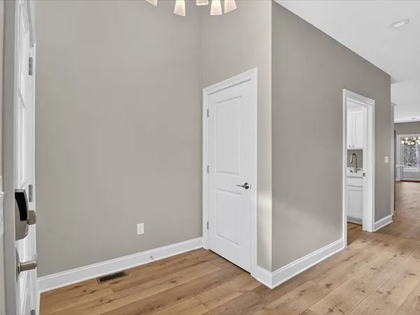 $695,500 | 1132 Lochaven Circle, Hillsdale, MI 49242