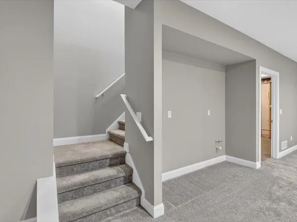 $695,500 | 1132 Lochaven Circle, Hillsdale, MI 49242