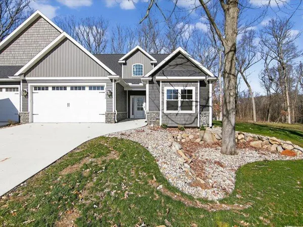 $695,500 | 1132 Lochaven Circle, Hillsdale, MI 49242