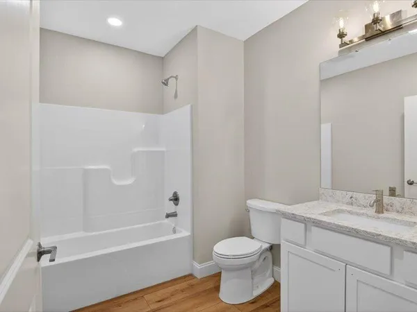 $695,500 | 1132 Lochaven Circle, Hillsdale, MI 49242