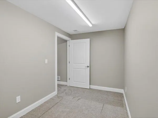 $695,500 | 1132 Lochaven Circle, Hillsdale, MI 49242