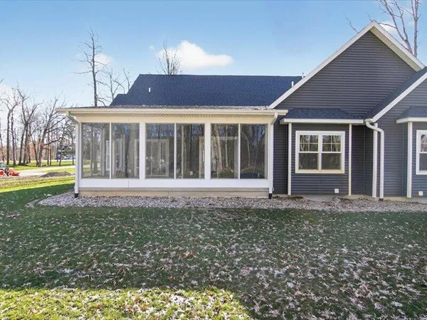 $695,500 | 1132 Lochaven Circle, Hillsdale, MI 49242