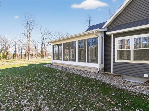 $695,500 | 1132 Lochaven Circle, Hillsdale, MI 49242