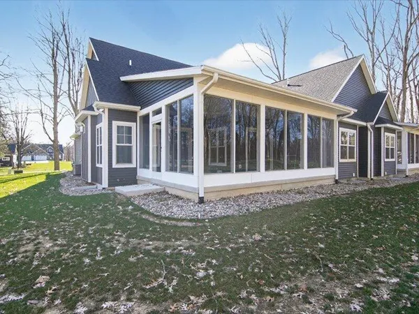 $695,500 | 1132 Lochaven Circle, Hillsdale, MI 49242