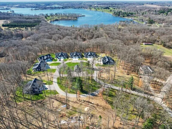 $695,500 | 1132 Lochaven Circle, Hillsdale, MI 49242