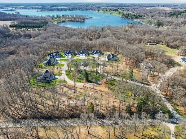$695,500 | 1132 Lochaven Circle, Hillsdale, MI 49242