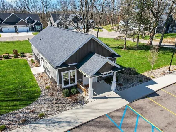 $695,500 | 1132 Lochaven Circle, Hillsdale, MI 49242