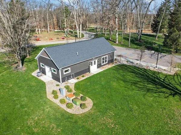 $695,500 | 1132 Lochaven Circle, Hillsdale, MI 49242