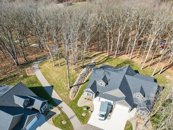 $695,500 | 1132 Lochaven Circle, Hillsdale, MI 49242