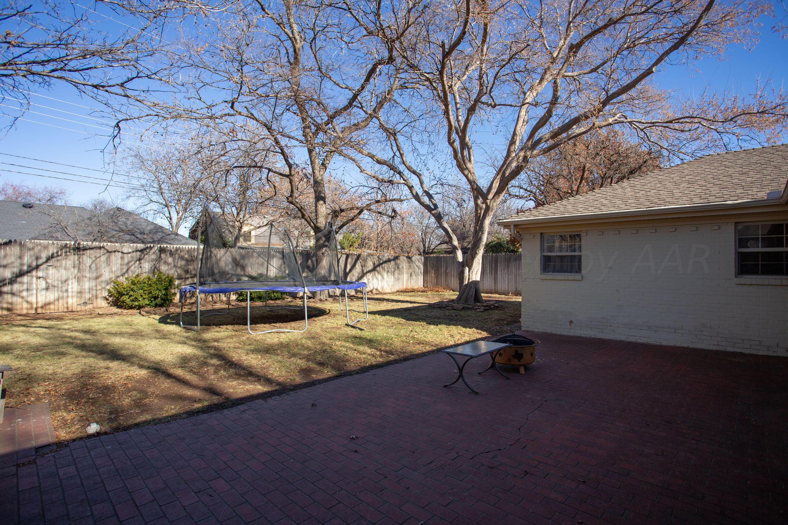 6302 Calumet Road Amarillo, TX 79106 - Photo 31 of 33 a backyard of a house with table and chairs