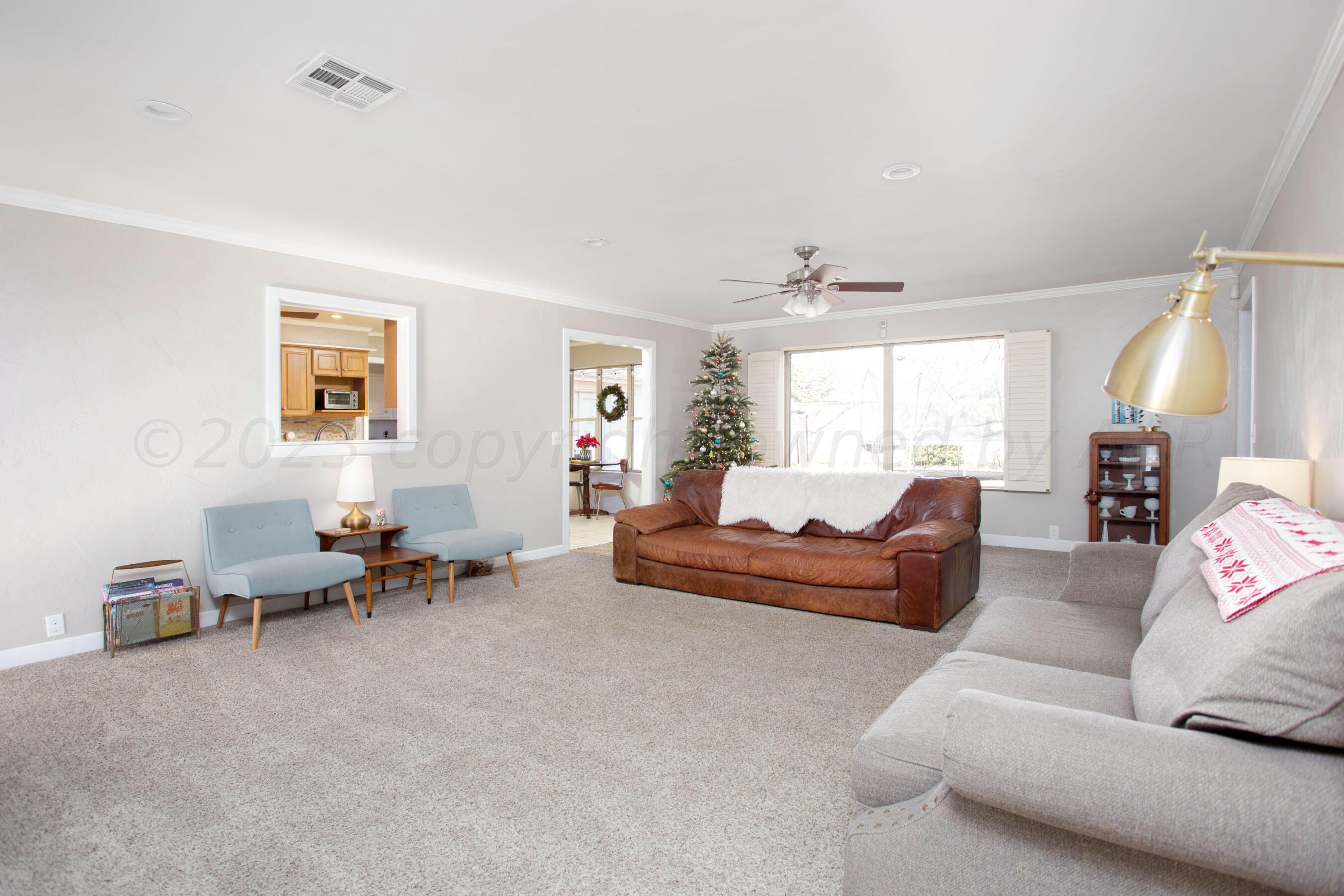 6302 Calumet Road Amarillo, TX 79106 - Photo 7 of 33 a living room with furniture and a window