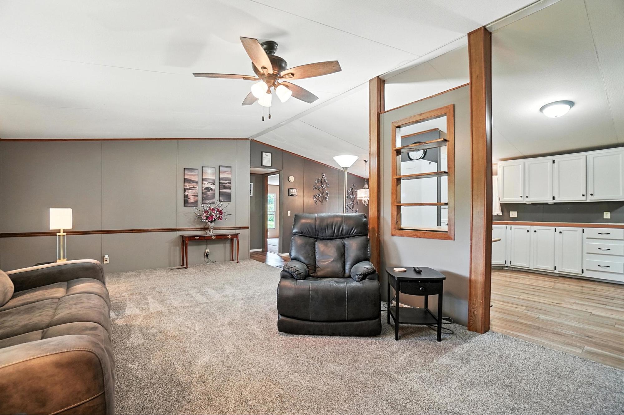 1891 Lake Road Northeast Lancaster, OH 43130 - Photo 7 of 52 Great Room - 1891 Lake Road NE, Lancaster, OH 43130