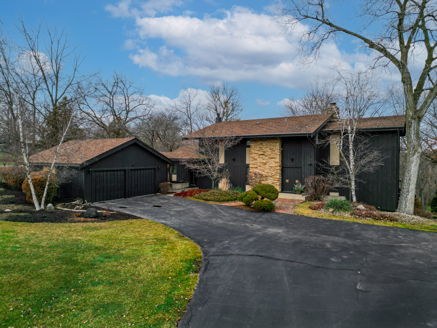 86 Timberlake Road Barrington, IL 60010 - Photo 1 of 38 Gallery Image 1