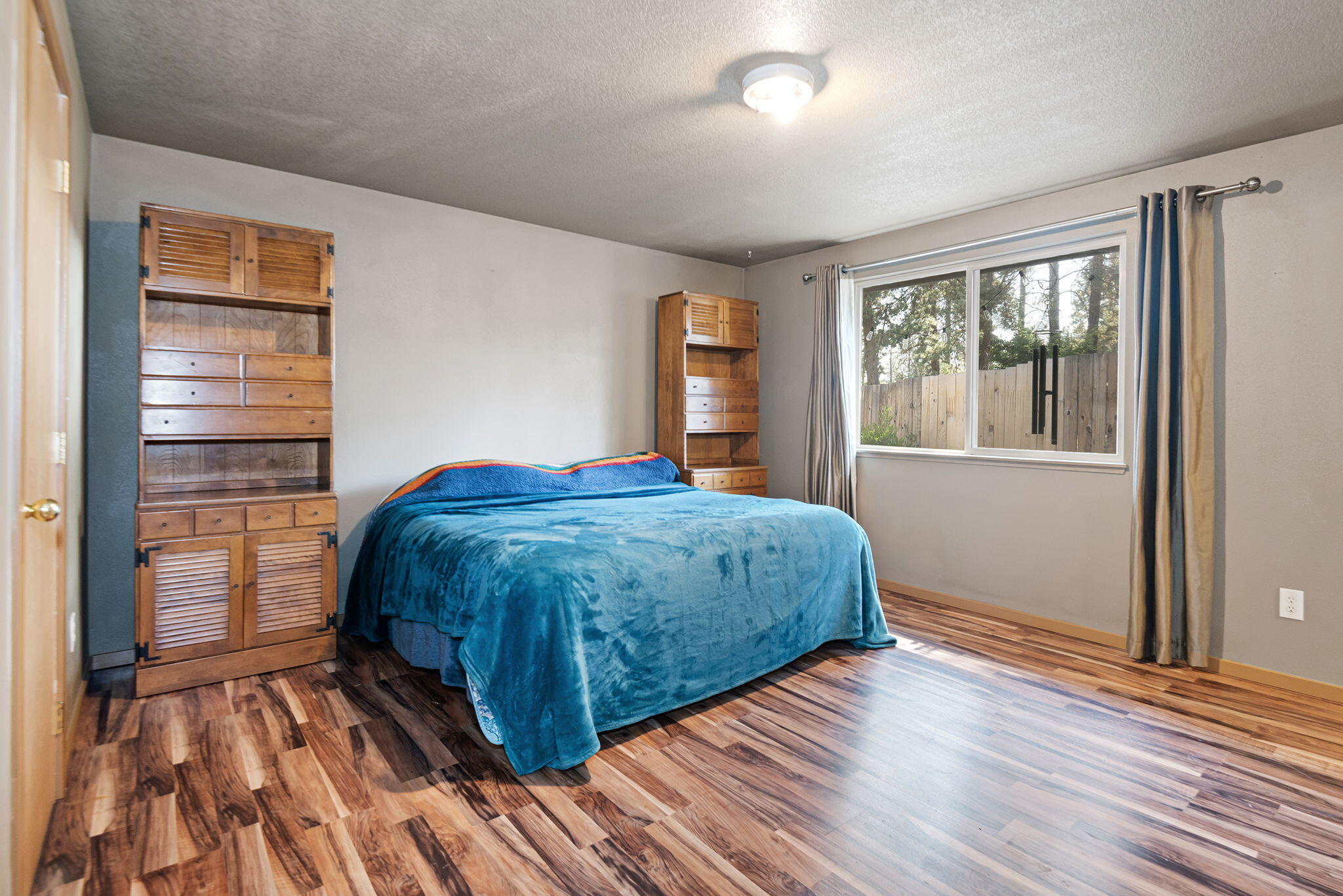 61498 Southwest Blakely Road Bend, OR 97702 - Photo 13 of 25 Primary Bedroom