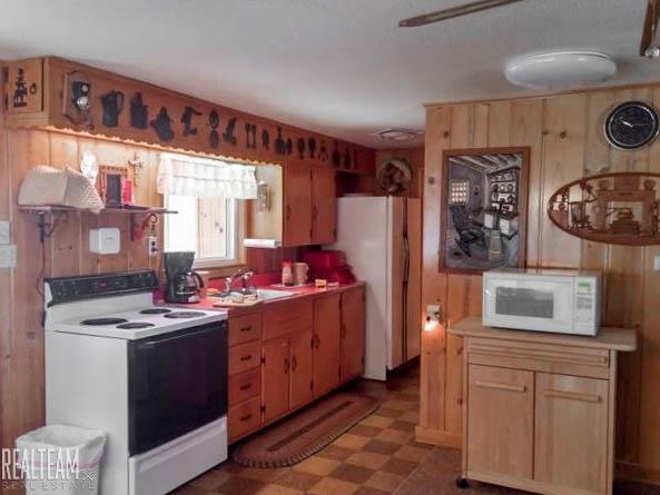 8129 Riley Farwell, MI 48622 - Photo 9 of 32