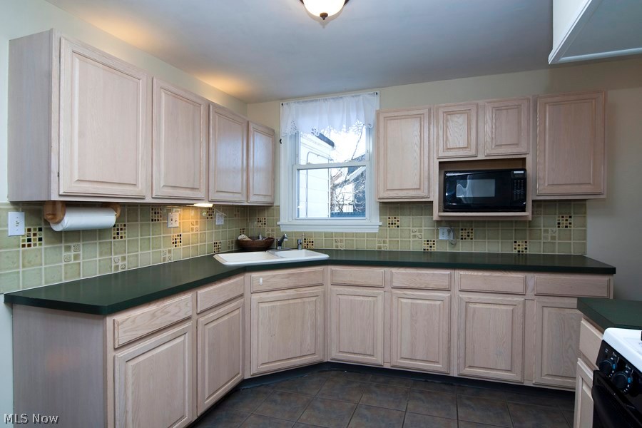 3535 Edison Road Cleveland, OH 44121 - Photo 9 of 26 Gallery Image 9