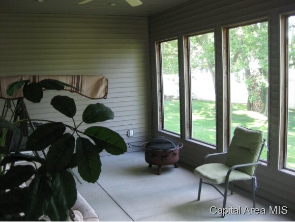 1 Elwin Court Rochester, IL 62563 - Photo 3 of 24