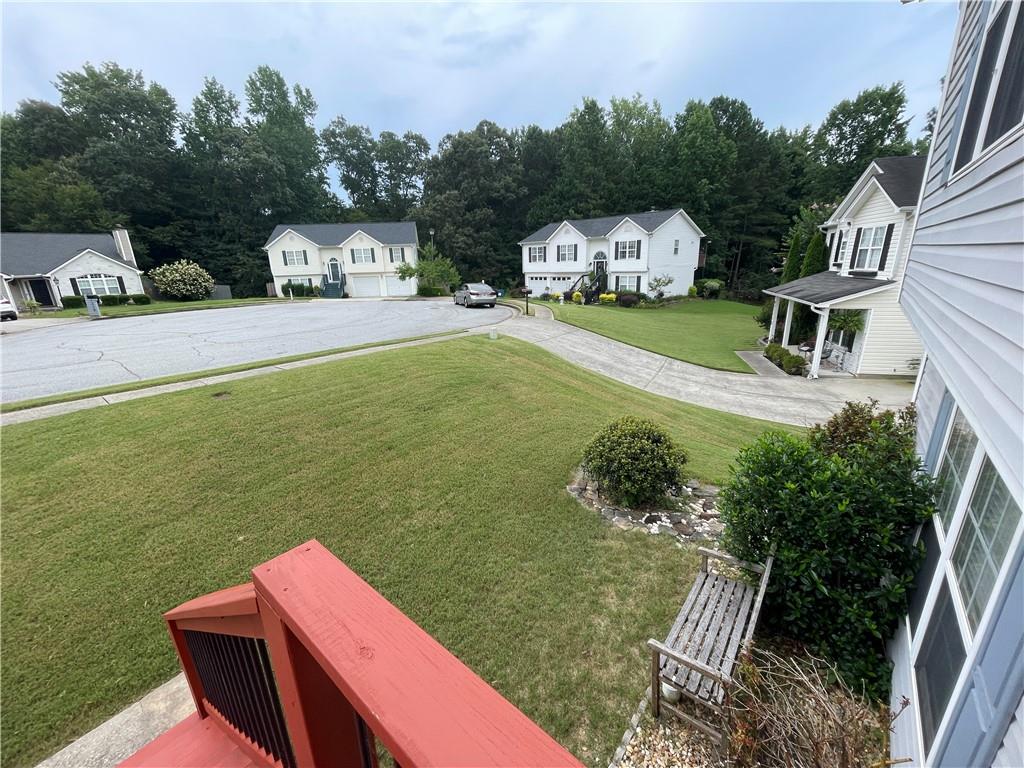 1720 Fort Daniels Trail Dacula, GA 30019 - Photo 13 of 32 a view of a chairs and table on the deck