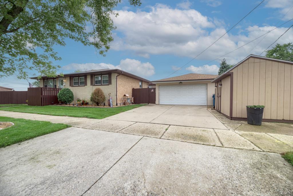 15100 Ridgeway Avenue Midlothian, IL 60445 - Photo 3 of 31 Gallery Image 3