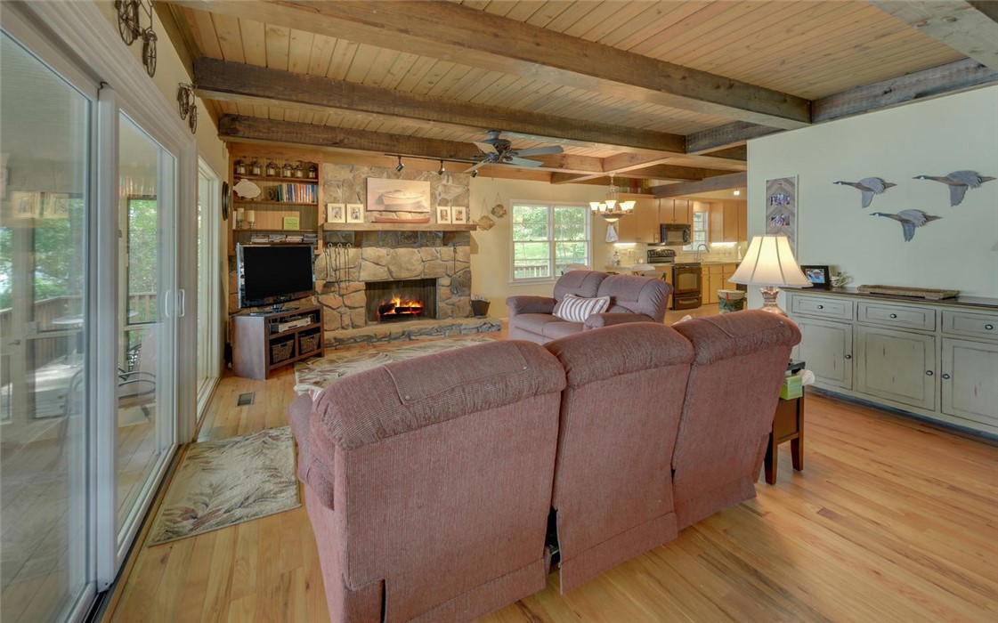 830 Reed Creek Point Hartwell, GA 30643 - Photo 4 of 40