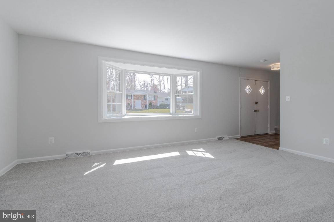 16118 Kenny Road Laurel, MD 20707 - Photo 6 of 46 living room
