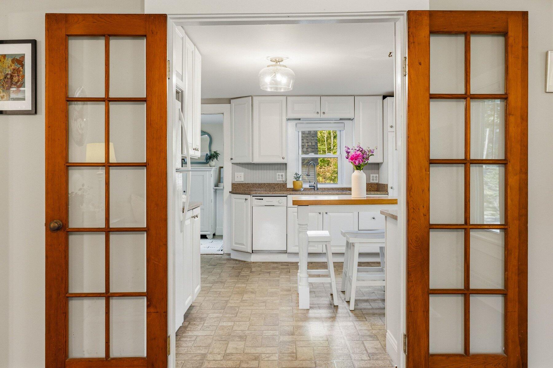 136 Martin Road Kittery, ME 03904 - Photo 12 of 39 046_seacoastrephoto-145_240