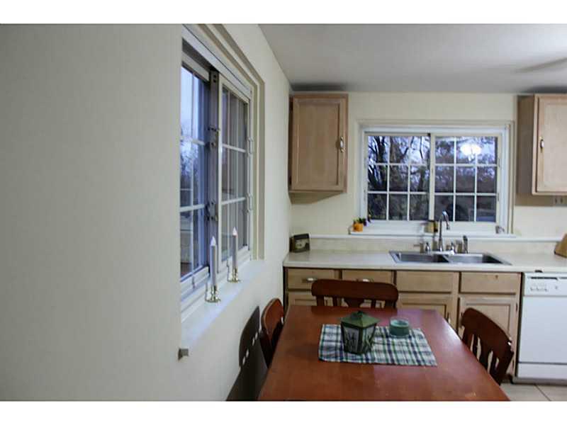 134 Pear Orchard Road Coraopolis, PA 15108 - Photo 4 of 21 Kitchen.