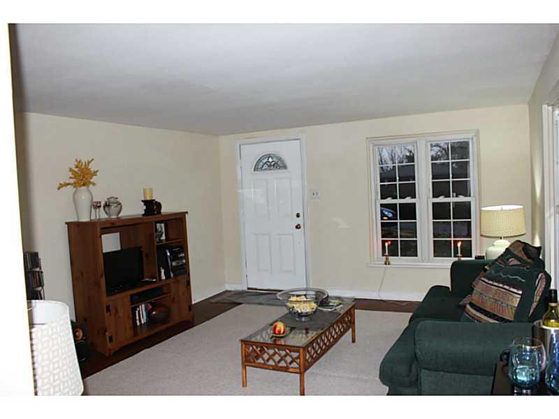134 Pear Orchard Road Coraopolis, PA 15108 - Photo 5 of 21 Living Room.