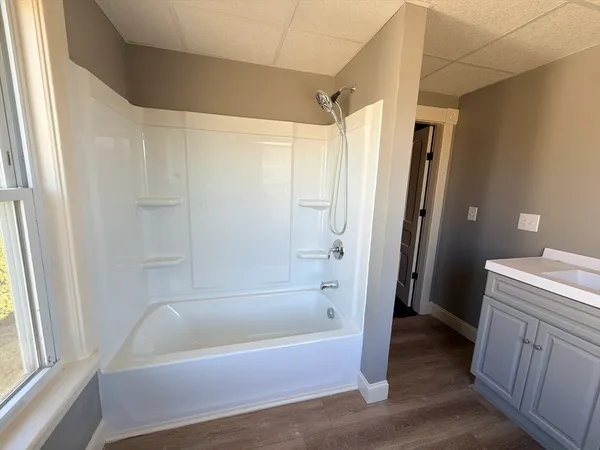 $2,600 | 25 Elm Street, Unit 2, North Brookfield, MA 01535