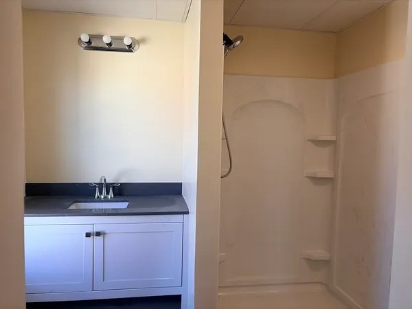 $2,600 | 25 Elm Street, Unit 2, North Brookfield, MA 01535