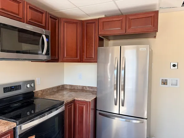 $2,600 | 25 Elm Street, Unit 2, North Brookfield, MA 01535