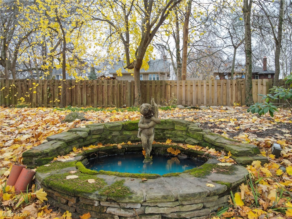 2854 East Overlook Road Cleveland, OH 44118 - Photo 34 of 35 View of pool