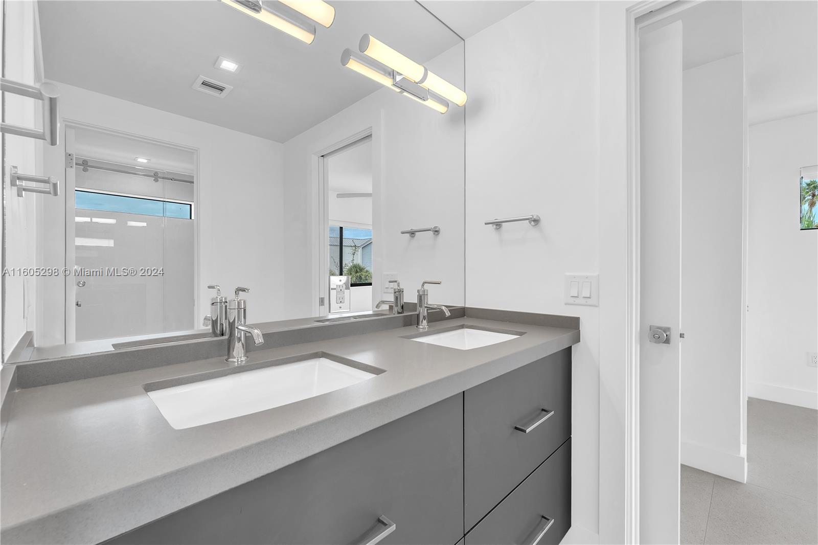 640 Fernwood Road, Unit 1 Key Biscayne, FL 33149 - Photo 12 of 18