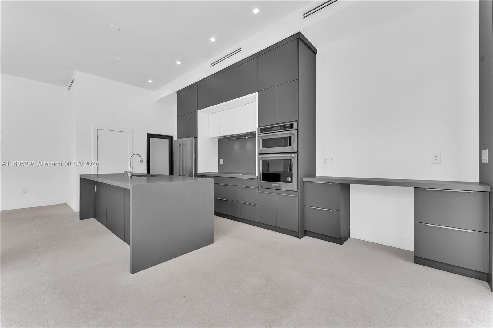 640 Fernwood Road, Unit 1 Key Biscayne, FL 33149 - Photo 5 of 18