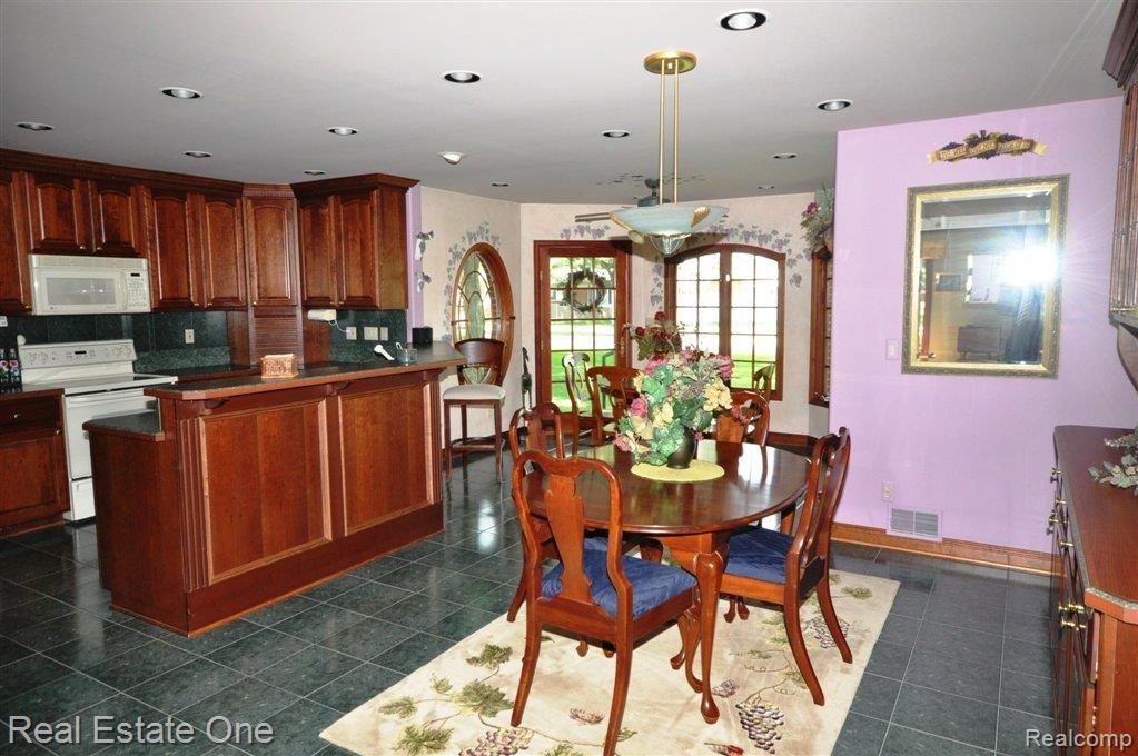 11060 Chicago Road Warren, MI 48093 - Photo 32 of 32 Chicago Rd32.JPG