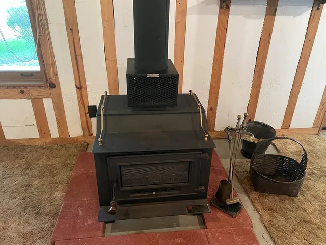 a en suite bathroom with a shower